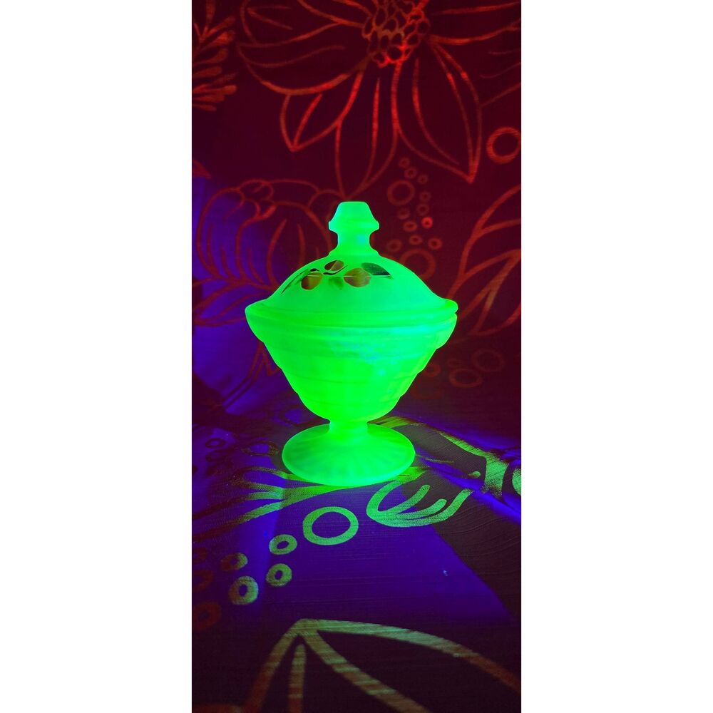 Frosted Green Uranium Lidded Powder Jar - Picture 2 of 13